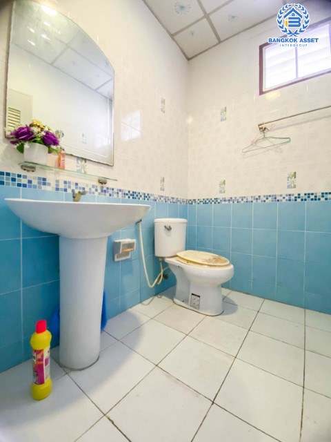 *****บ้านเดี่ยวมือสองย่านกรุงเทพมหานคร ม.เพชรมณฑลกรีน บางบอน5 เนื้อที่กว้างขวางถึง 50 ตร.ว. ฟังก์ชัน 3 ห้องนอน 2 ห้องน้ำ 2 ที่จอดรถ สภาพดี บนทำเลแห่งการเดินทาง เชื่อมต่อถ.มาเจริญ ถ.เพชรเกษม ใกล้เดอะมอลล์บางแค